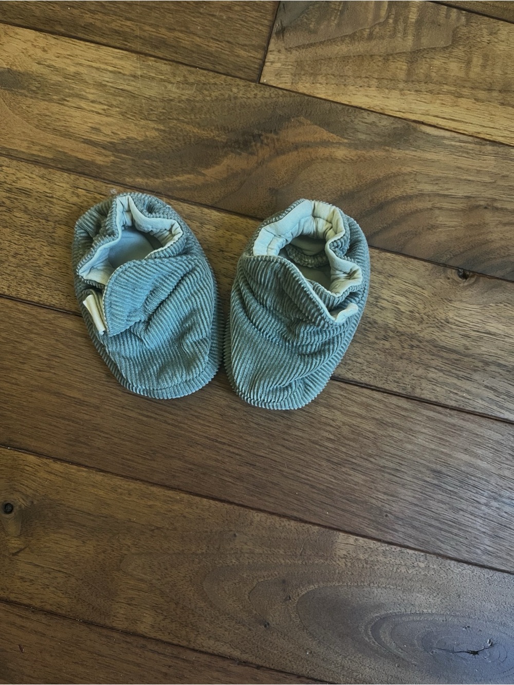 Pehr Corduroy Baby Moccasins in Sage Green 3-6 months. 100% organic